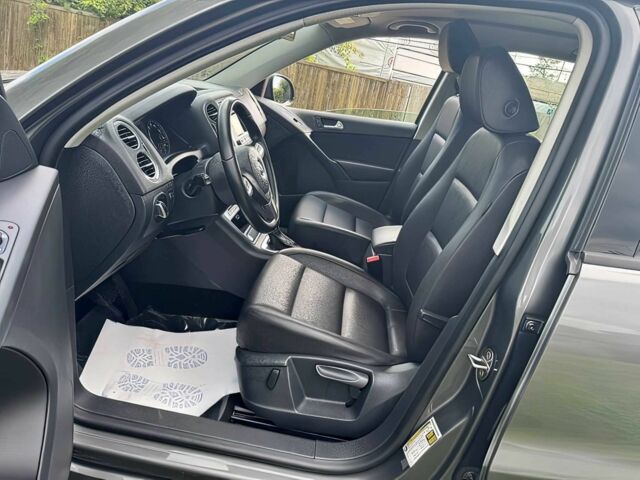 Серый Фольксваген Тигуан, объемом двигателя 2 л и пробегом 74 тыс. км за 7900 $, фото 7 на Automoto.ua