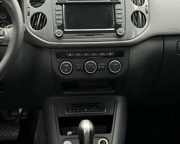 Сірий Фольксваген Тігуан, об'ємом двигуна 1.99 л та пробігом 51 тис. км за 17500 $, фото 9 на Automoto.ua