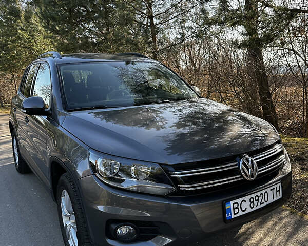 Сірий Фольксваген Тігуан, об'ємом двигуна 2 л та пробігом 108 тис. км за 14000 $, фото 2 на Automoto.ua