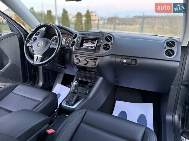 Серый Фольксваген Тигуан, объемом двигателя 2 л и пробегом 135 тыс. км за 11950 $, фото 81 на Automoto.ua
