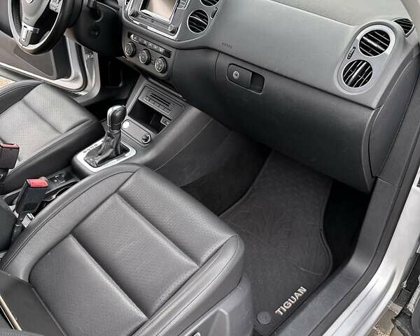 Сірий Фольксваген Тігуан, об'ємом двигуна 1.98 л та пробігом 171 тис. км за 15999 $, фото 13 на Automoto.ua