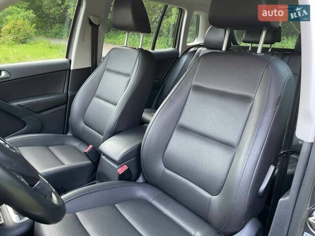 Сірий Фольксваген Тігуан, об'ємом двигуна 2 л та пробігом 133 тис. км за 13499 $, фото 21 на Automoto.ua