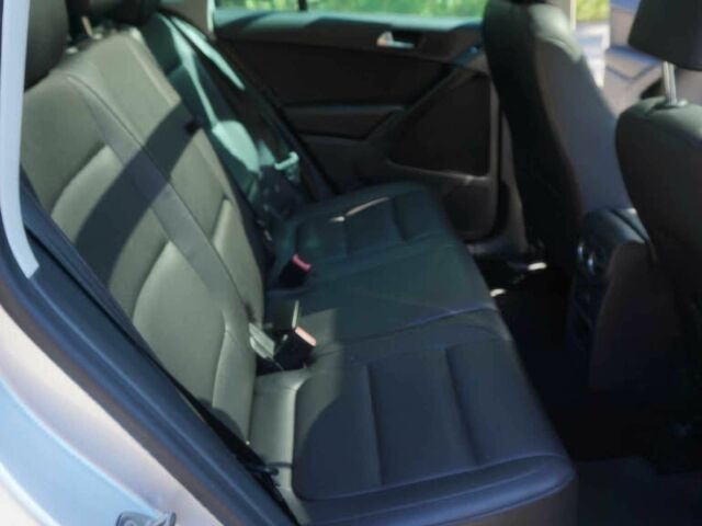 Сірий Фольксваген Тігуан, об'ємом двигуна 2 л та пробігом 72 тис. км за 5900 $, фото 9 на Automoto.ua