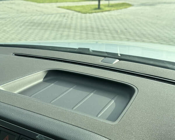 Сірий Фольксваген Тігуан, об'ємом двигуна 2 л та пробігом 175 тис. км за 12750 $, фото 41 на Automoto.ua