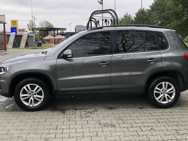 Серый Фольксваген Тигуан, объемом двигателя 2 л и пробегом 227 тыс. км за 9600 $, фото 3 на Automoto.ua