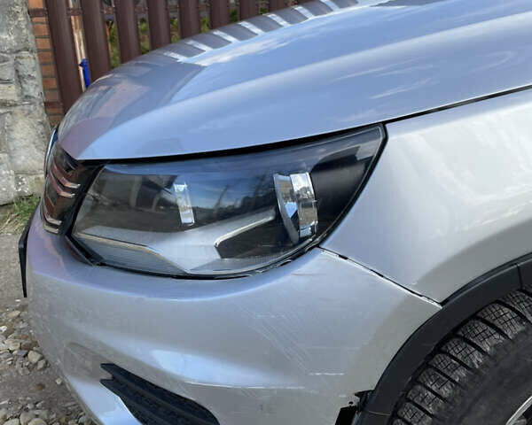 Сірий Фольксваген Тігуан, об'ємом двигуна 2 л та пробігом 40 тис. км за 17999 $, фото 13 на Automoto.ua