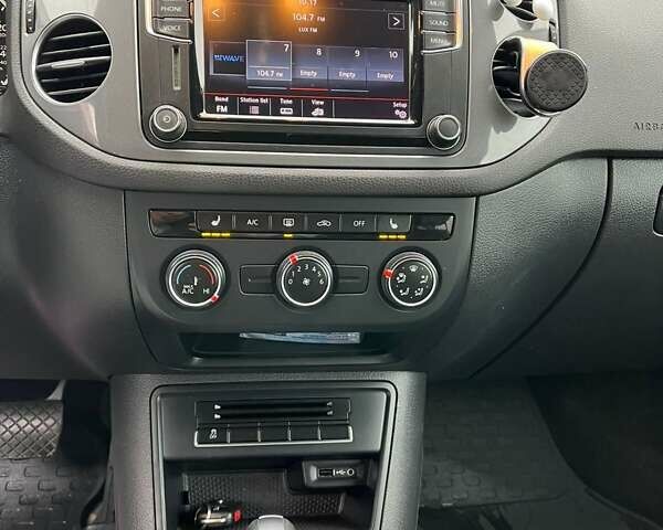 Сірий Фольксваген Тігуан, об'ємом двигуна 2 л та пробігом 204 тис. км за 13200 $, фото 10 на Automoto.ua