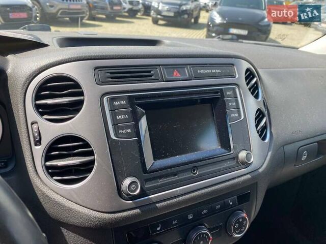 Серый Фольксваген Тигуан, объемом двигателя 1.98 л и пробегом 99 тыс. км за 12300 $, фото 13 на Automoto.ua