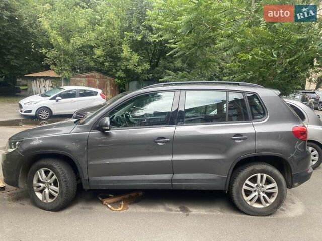 Серый Фольксваген Тигуан, объемом двигателя 2 л и пробегом 95 тыс. км за 14976 $, фото 3 на Automoto.ua