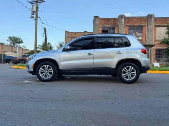 Серый Фольксваген Тигуан, объемом двигателя 2 л и пробегом 74 тыс. км за 7000 $, фото 7 на Automoto.ua