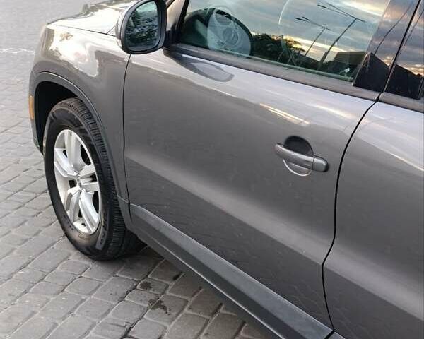 Сірий Фольксваген Тігуан, об'ємом двигуна 2 л та пробігом 205 тис. км за 12200 $, фото 21 на Automoto.ua