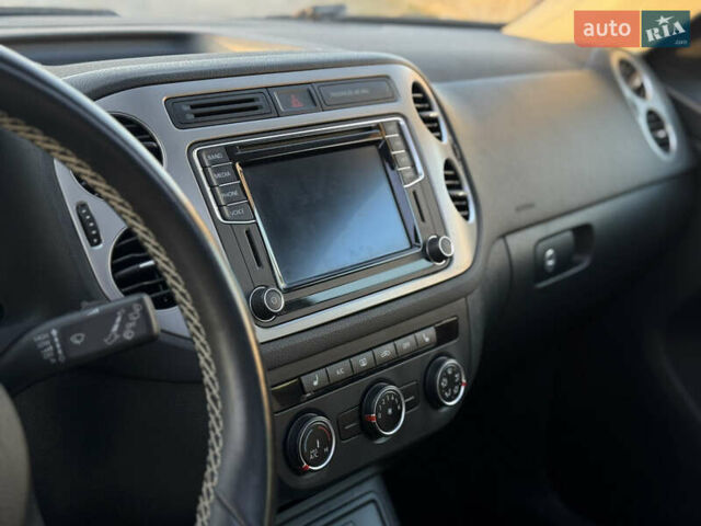 Серый Фольксваген Тигуан, объемом двигателя 2 л и пробегом 199 тыс. км за 12200 $, фото 15 на Automoto.ua