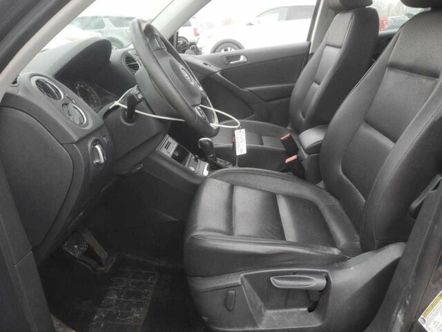 Сірий Фольксваген Тігуан, об'ємом двигуна 2 л та пробігом 135 тис. км за 2300 $, фото 6 на Automoto.ua