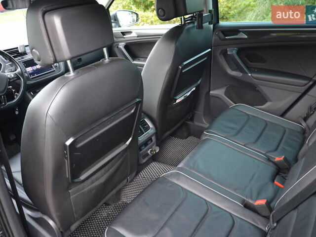 Серый Фольксваген Тигуан, объемом двигателя 2 л и пробегом 245 тыс. км за 26999 $, фото 26 на Automoto.ua