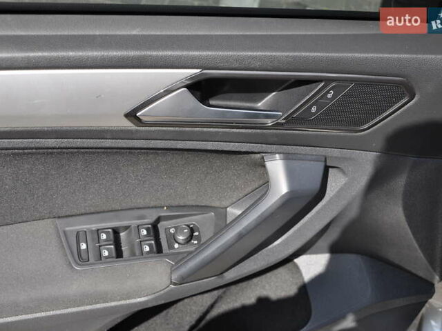 Сірий Фольксваген Тігуан, об'ємом двигуна 1.98 л та пробігом 174 тис. км за 20300 $, фото 25 на Automoto.ua