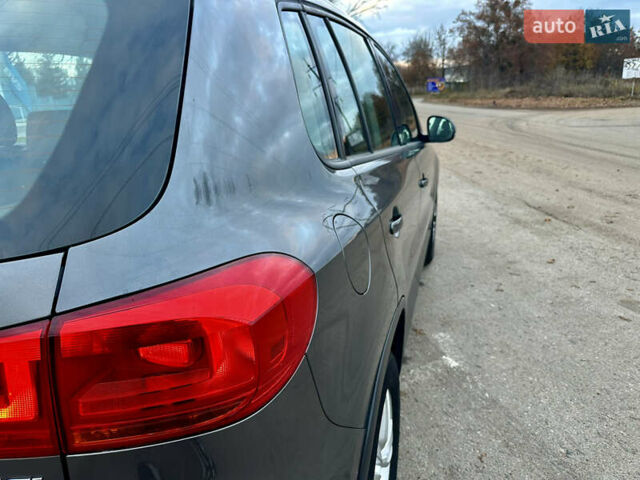 Сірий Фольксваген Тігуан, об'ємом двигуна 2 л та пробігом 150 тис. км за 12300 $, фото 11 на Automoto.ua