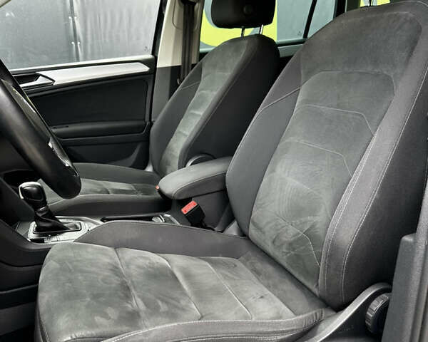 Сірий Фольксваген Тігуан, об'ємом двигуна 1.97 л та пробігом 181 тис. км за 22300 $, фото 6 на Automoto.ua