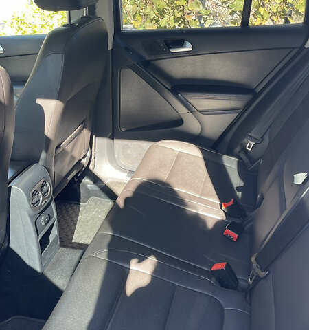 Сірий Фольксваген Тігуан, об'ємом двигуна 1.98 л та пробігом 148 тис. км за 13000 $, фото 17 на Automoto.ua