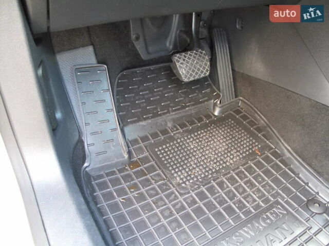 Серый Фольксваген Тигуан, объемом двигателя 2 л и пробегом 186 тыс. км за 14900 $, фото 35 на Automoto.ua
