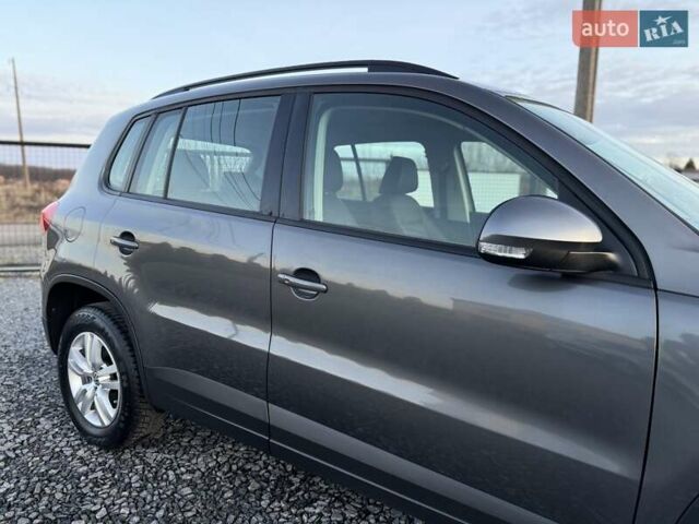 Серый Фольксваген Тигуан, объемом двигателя 2 л и пробегом 135 тыс. км за 11950 $, фото 13 на Automoto.ua