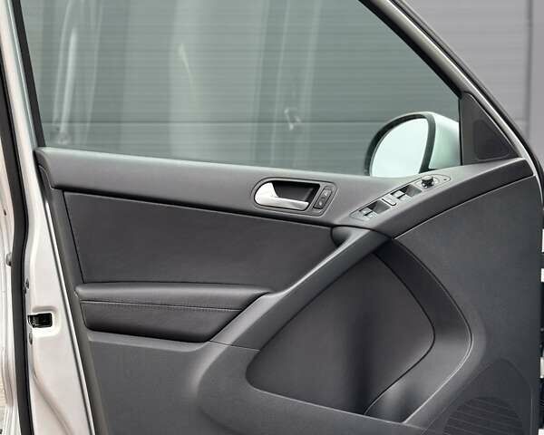 Сірий Фольксваген Тігуан, об'ємом двигуна 1.98 л та пробігом 171 тис. км за 15999 $, фото 8 на Automoto.ua