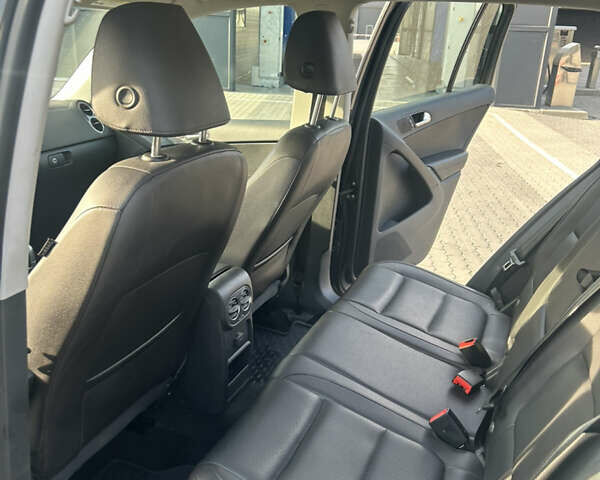 Сірий Фольксваген Тігуан, об'ємом двигуна 1.98 л та пробігом 120 тис. км за 12800 $, фото 7 на Automoto.ua