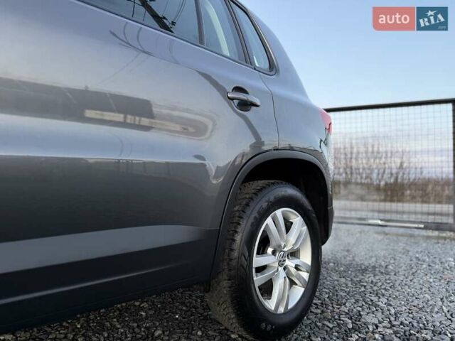 Серый Фольксваген Тигуан, объемом двигателя 2 л и пробегом 135 тыс. км за 11950 $, фото 29 на Automoto.ua