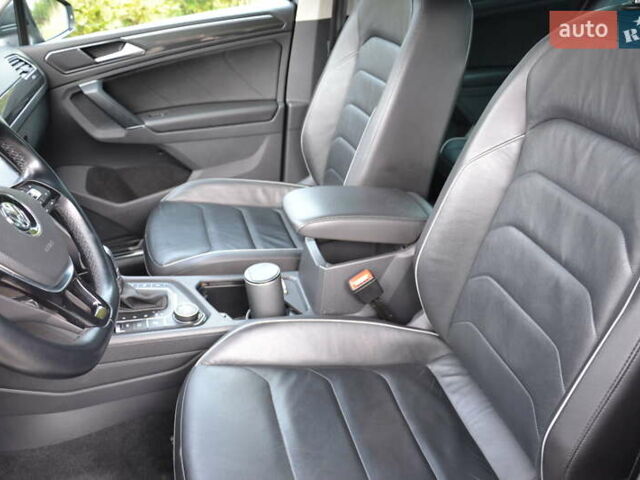 Серый Фольксваген Тигуан, объемом двигателя 2 л и пробегом 245 тыс. км за 26999 $, фото 28 на Automoto.ua