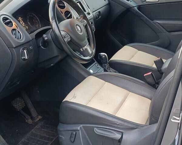 Сірий Фольксваген Тігуан, об'ємом двигуна 2 л та пробігом 205 тис. км за 12200 $, фото 24 на Automoto.ua