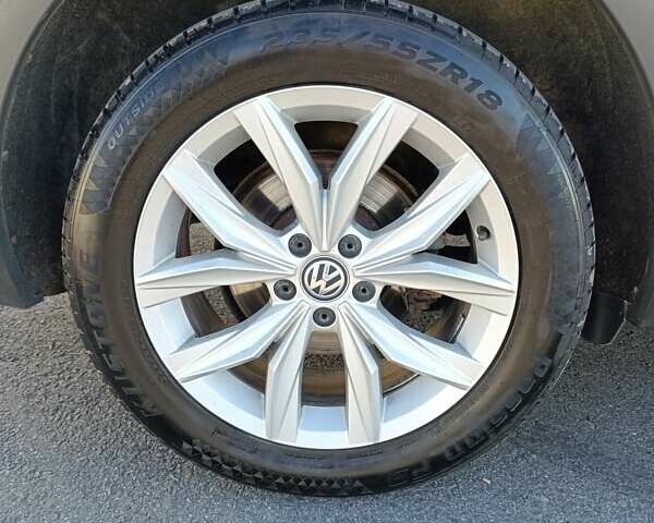 Сірий Фольксваген Тігуан, об'ємом двигуна 1.98 л та пробігом 298 тис. км за 23800 $, фото 56 на Automoto.ua