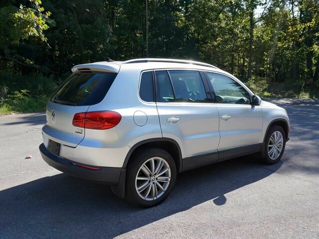 Сірий Фольксваген Тігуан, об'ємом двигуна 2 л та пробігом 77 тис. км за 7800 $, фото 4 на Automoto.ua