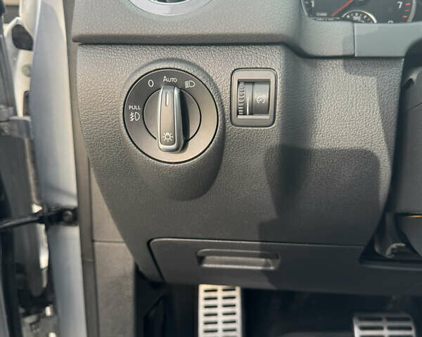 Сірий Фольксваген Тігуан, об'ємом двигуна 2 л та пробігом 175 тис. км за 12750 $, фото 48 на Automoto.ua