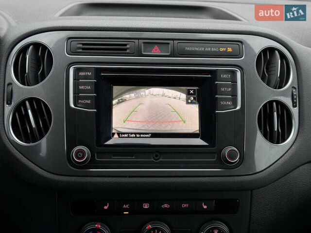 Серый Фольксваген Тигуан, объемом двигателя 2 л и пробегом 169 тыс. км за 12300 $, фото 28 на Automoto.ua