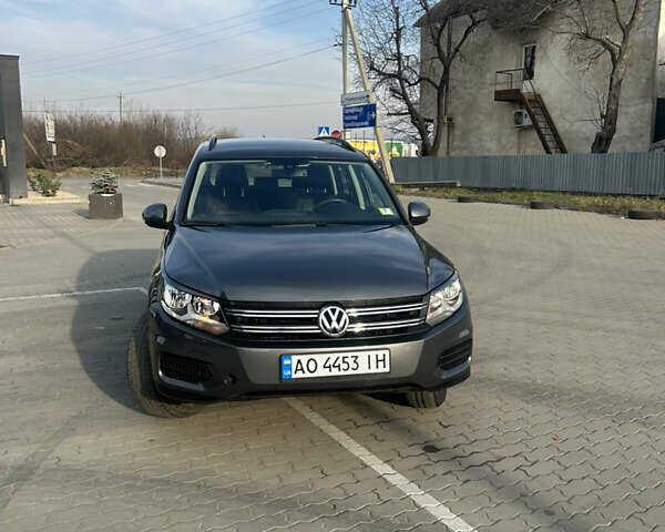 Сірий Фольксваген Тігуан, об'ємом двигуна 1.98 л та пробігом 120 тис. км за 12800 $, фото 1 на Automoto.ua