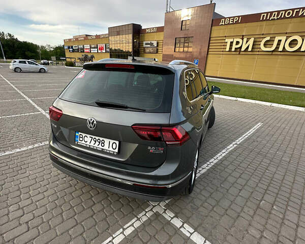 Серый Фольксваген Тигуан, объемом двигателя 2 л и пробегом 245 тыс. км за 26999 $, фото 4 на Automoto.ua