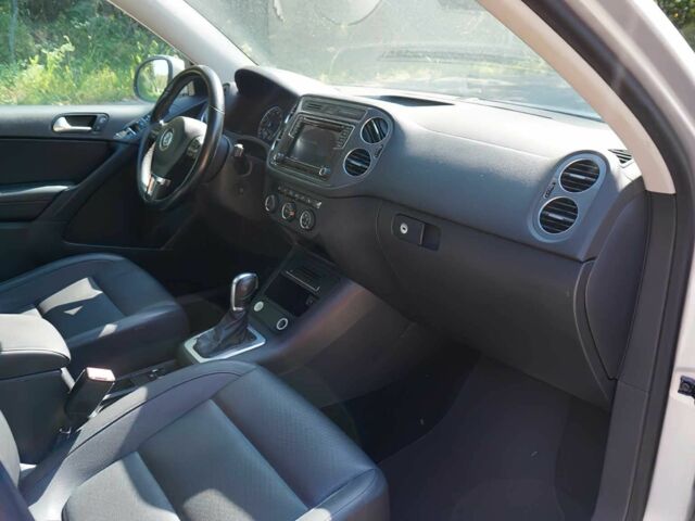 Сірий Фольксваген Тігуан, об'ємом двигуна 2 л та пробігом 77 тис. км за 7000 $, фото 10 на Automoto.ua