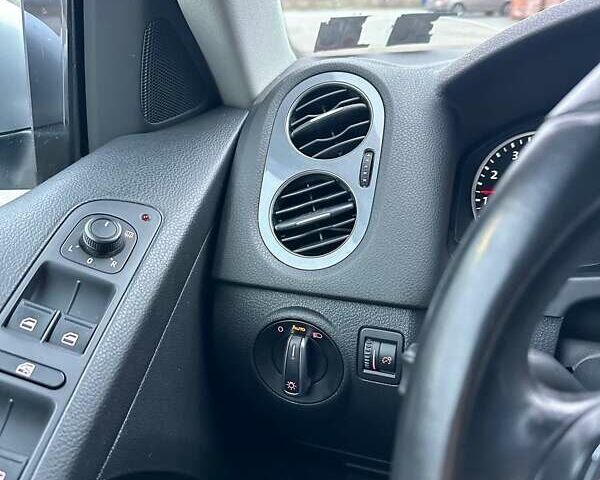 Сірий Фольксваген Тігуан, об'ємом двигуна 1.98 л та пробігом 117 тис. км за 13500 $, фото 31 на Automoto.ua