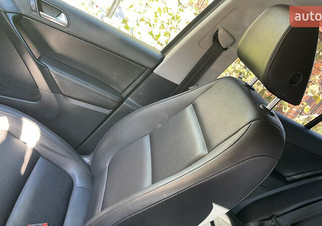 Сірий Фольксваген Тігуан, об'ємом двигуна 1.98 л та пробігом 148 тис. км за 13000 $, фото 10 на Automoto.ua