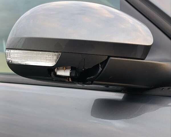 Сірий Фольксваген Тігуан, об'ємом двигуна 2 л та пробігом 205 тис. км за 12200 $, фото 42 на Automoto.ua