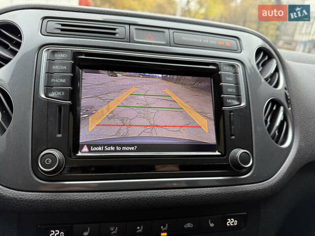 Серый Фольксваген Тигуан, объемом двигателя 2 л и пробегом 163 тыс. км за 15700 $, фото 59 на Automoto.ua