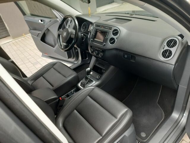 Сірий Фольксваген Тігуан, об'ємом двигуна 2 л та пробігом 193 тис. км за 12999 $, фото 9 на Automoto.ua