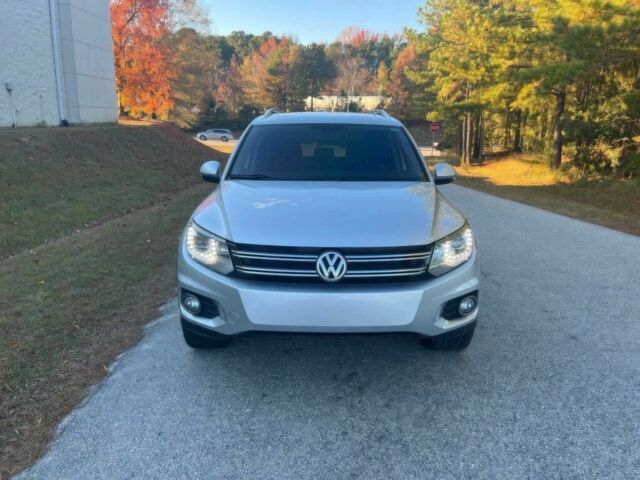 Серый Фольксваген Тигуан, объемом двигателя 2 л и пробегом 78 тыс. км за 4600 $, фото 1 на Automoto.ua