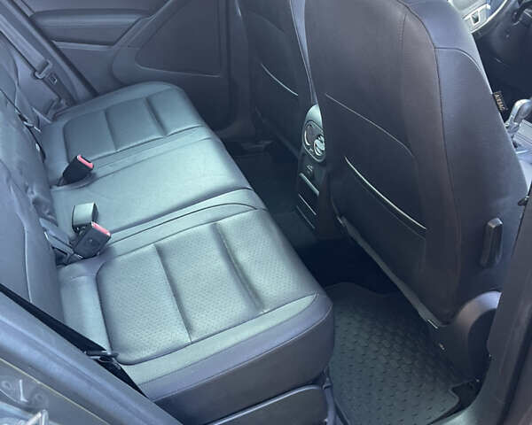 Сірий Фольксваген Тігуан, об'ємом двигуна 2 л та пробігом 205 тис. км за 10800 $, фото 11 на Automoto.ua