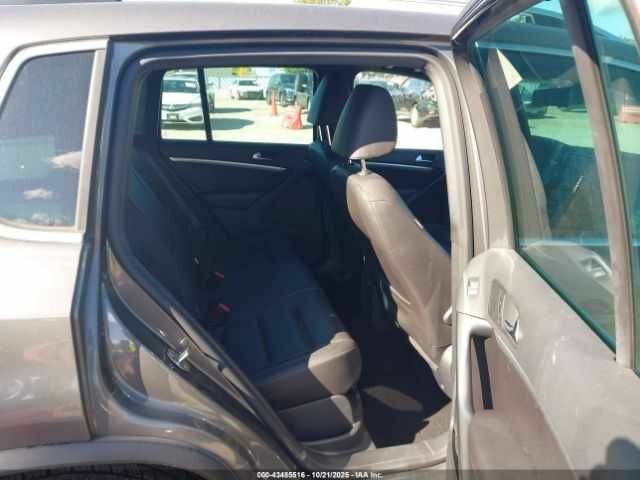 Серый Фольксваген Тигуан, объемом двигателя 2 л и пробегом 67 тыс. км за 2000 $, фото 7 на Automoto.ua