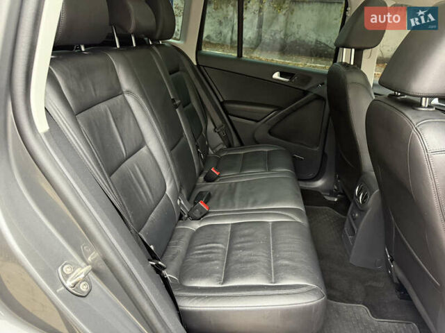 Серый Фольксваген Тигуан, объемом двигателя 2 л и пробегом 163 тыс. км за 15700 $, фото 50 на Automoto.ua