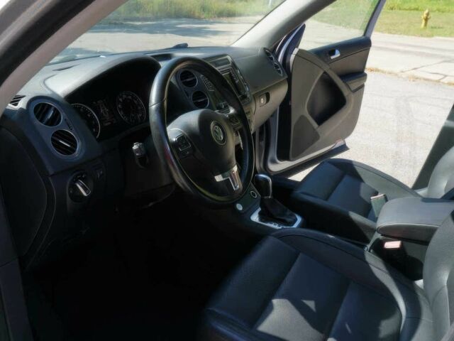 Сірий Фольксваген Тігуан, об'ємом двигуна 2 л та пробігом 72 тис. км за 5900 $, фото 7 на Automoto.ua