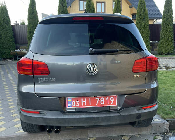 Сірий Фольксваген Тігуан, об'ємом двигуна 2 л та пробігом 205 тис. км за 10800 $, фото 3 на Automoto.ua