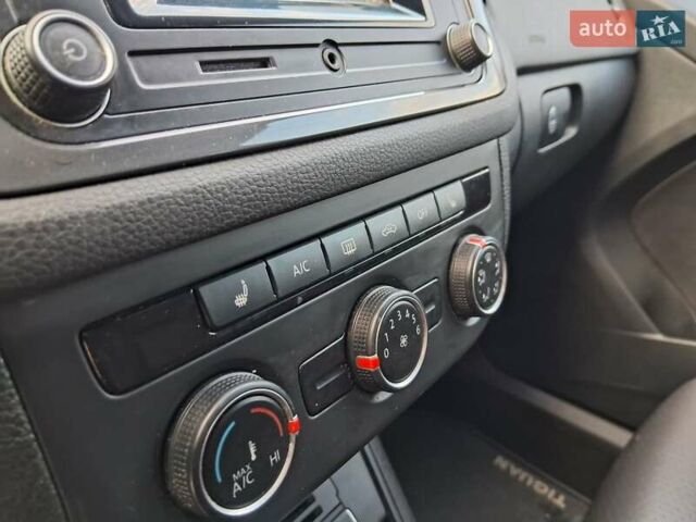 Сірий Фольксваген Тігуан, об'ємом двигуна 2 л та пробігом 190 тис. км за 11650 $, фото 3 на Automoto.ua