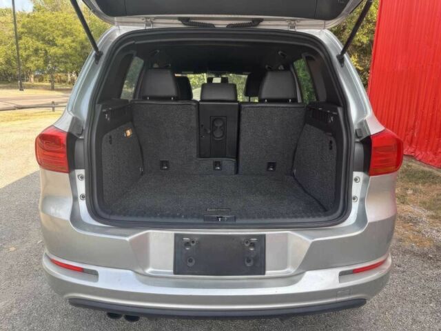 Сірий Фольксваген Тігуан, об'ємом двигуна 2 л та пробігом 72 тис. км за 7600 $, фото 10 на Automoto.ua