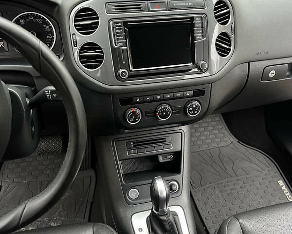 Серый Фольксваген Тигуан, объемом двигателя 1.98 л и пробегом 156 тыс. км за 12999 $, фото 11 на Automoto.ua